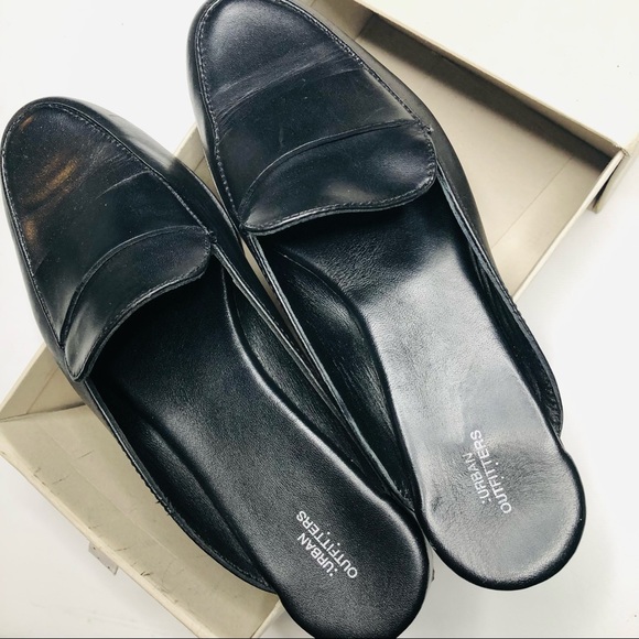 Urban Outfitters Leather Jules Loafer Mule in Black
Min Wear Sz 10 fits like 9 - Picture 3 of 9